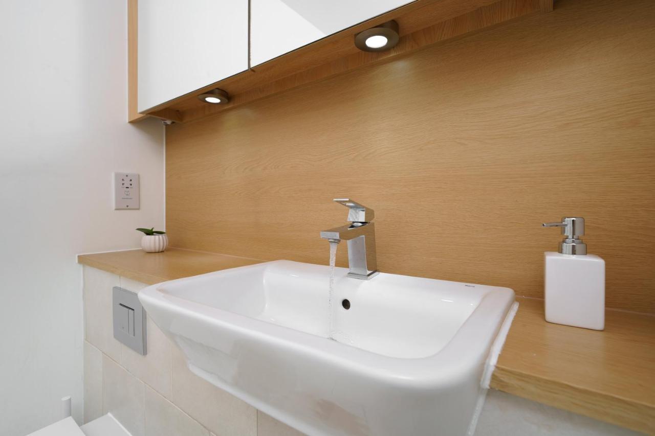 Stylish Fully-Equipped One Bedroom Apartment With Extra Sofa Bed, Free Secure Parking, Onsite Gym, 24Hr Security & Concierge Londra Exterior foto