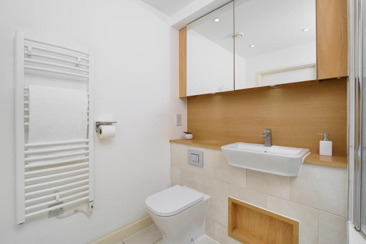 Stylish Fully-Equipped One Bedroom Apartment With Extra Sofa Bed, Free Secure Parking, Onsite Gym, 24Hr Security & Concierge Londra Exterior foto