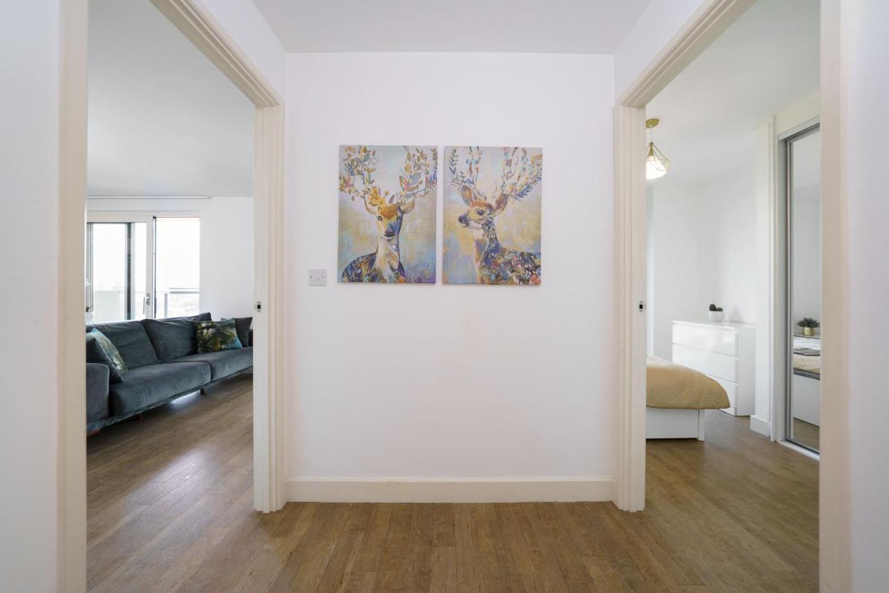 Stylish Fully-Equipped One Bedroom Apartment With Extra Sofa Bed, Free Secure Parking, Onsite Gym, 24Hr Security & Concierge Londra Exterior foto