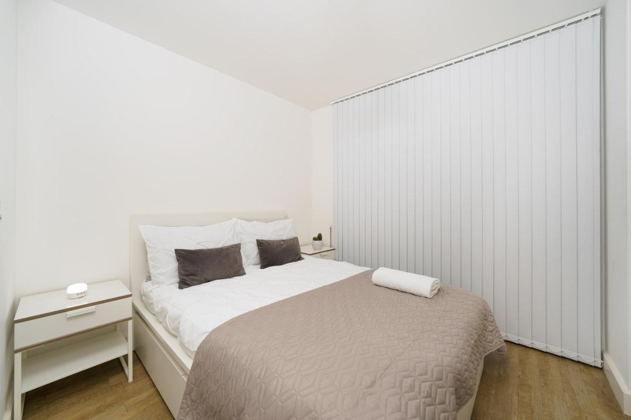 Stylish Fully-Equipped One Bedroom Apartment With Extra Sofa Bed, Free Secure Parking, Onsite Gym, 24Hr Security & Concierge Londra Exterior foto