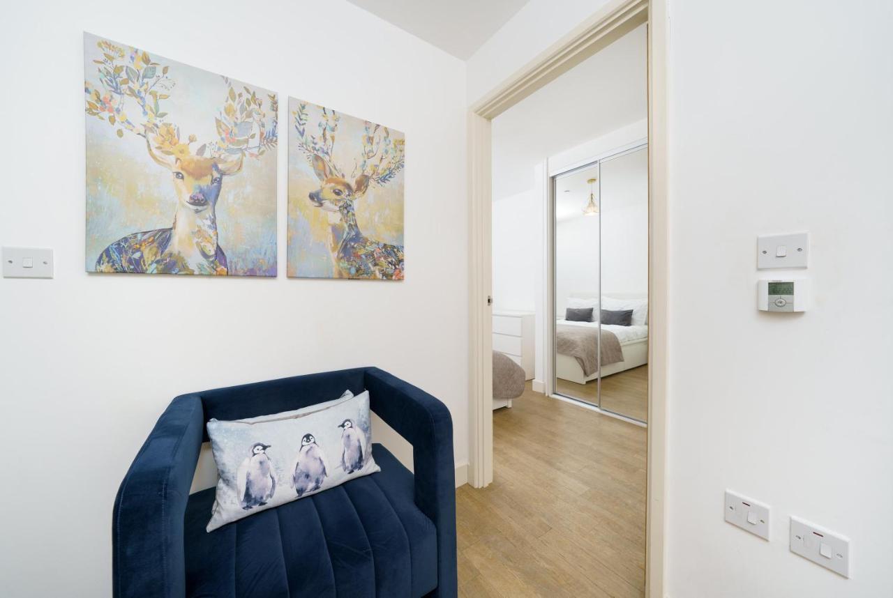 Stylish Fully-Equipped One Bedroom Apartment With Extra Sofa Bed, Free Secure Parking, Onsite Gym, 24Hr Security & Concierge Londra Exterior foto